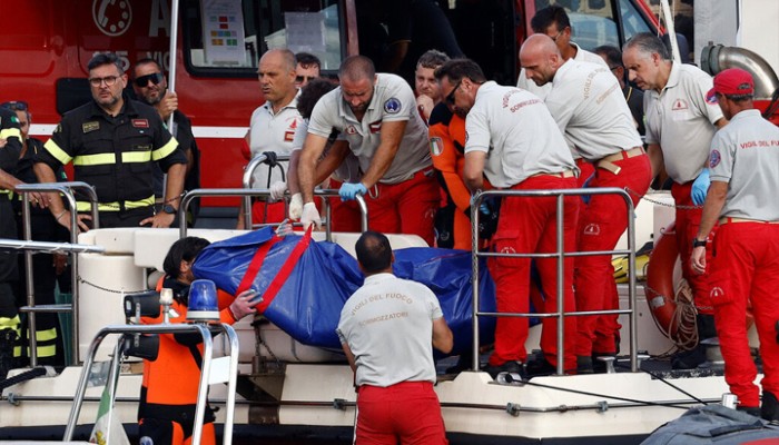 Divers Recover 4 Bodies from Sunken Yacht off Sicily Coast