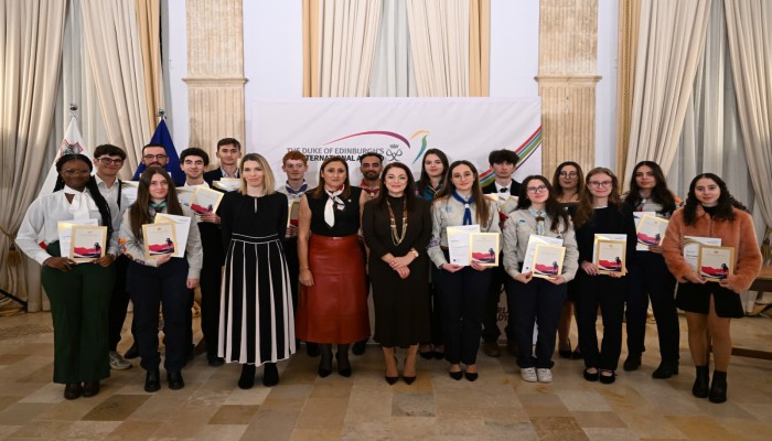 21 Young People Presented with the Duke of Edinburgh International Award